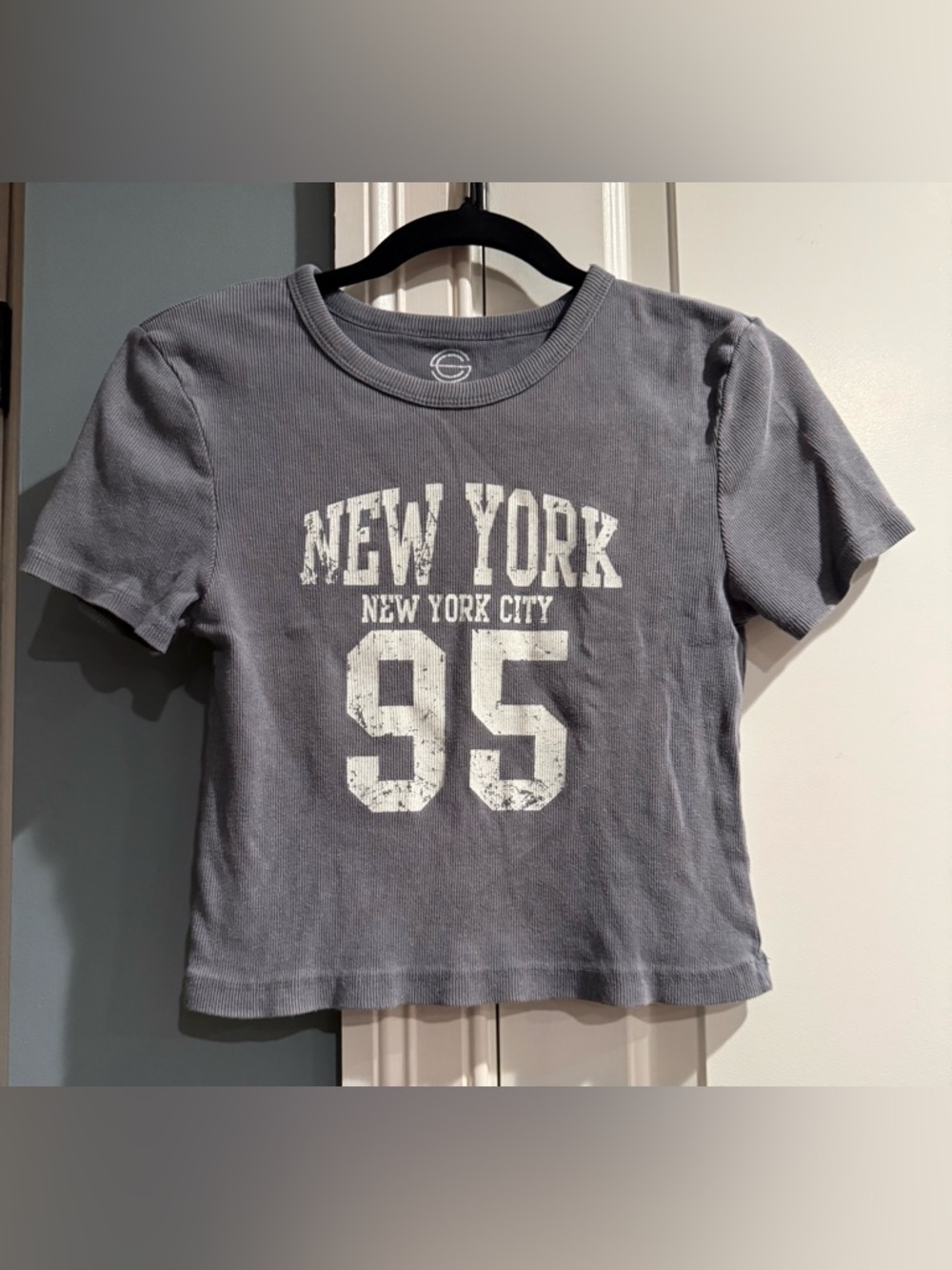 Social Culture l: Juniors tee New York 95' Crewneck - Gray sz Medium